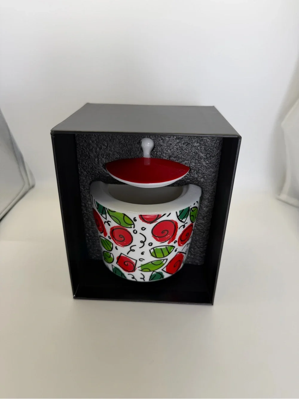 Romero Britto Bone China Covered Sugar Bowl 10.4 oz NIB